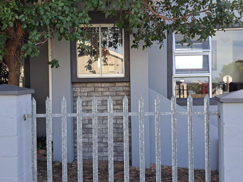 6 Bedroom Property for Sale in Kleinbaai Western Cape